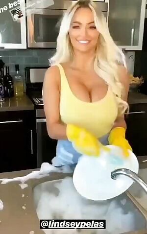 Lindsey Pelas Bouncing Breast Expansion