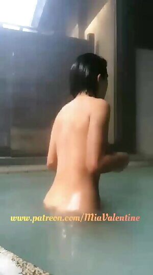 Mia loves her Japanese onsen visits! Why don't you join her on Snapchat so you don't miss all the fun next time 😉 You can join through her Patreon and get access to things of her photos at the same time! Link is in the 