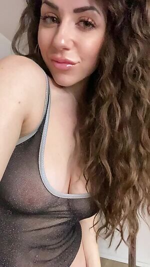 Come see what this foxy little minx has to offer! im available now for Domme/Vanilla Sexting and Cam, taking custom orders, dick rates and more! Let’s have some fun 🥳