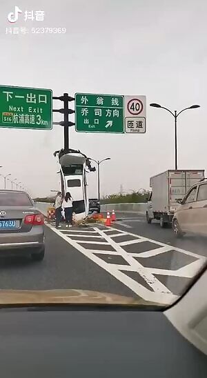 Woman drivers be like.......