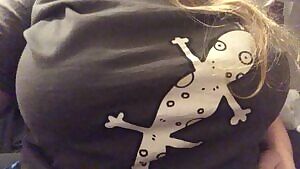 My first titty drop. These tiities would love a nice titty rub. Anyone interested? Who would be interested in seeing more?