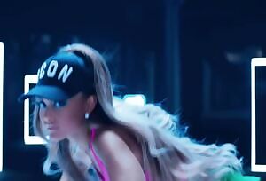 Ariana Grande’s tight body gets me so hard