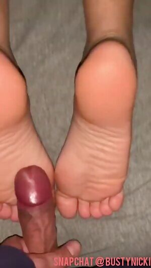 Cumshot on my feet 🤗