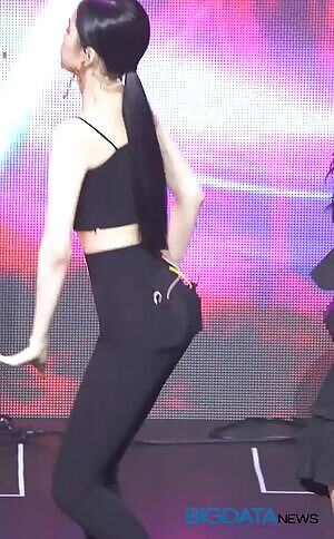 Apink Naeun's Tight Body