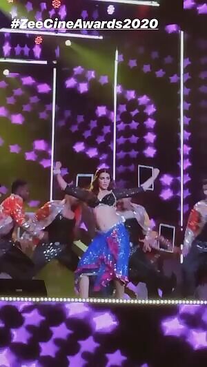 Kriti Sanon...exposing her navel in front of everyone. So slutty!