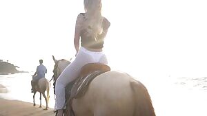 Booty Bouncing in Slo-Mo