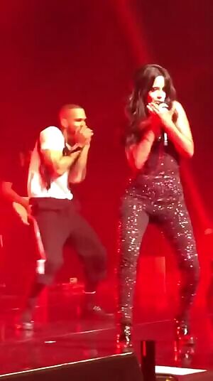 Camila Cabello 🍑