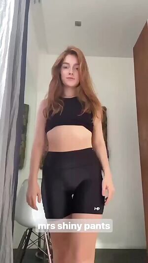 Teasing Her Ass and Cametoe