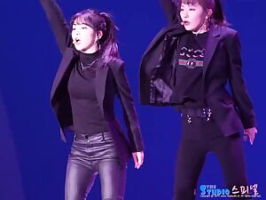 Red Velvet - Irene & Seulgi: Very Tight