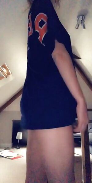 had a little too much wine, so now im dancing in my room half naked