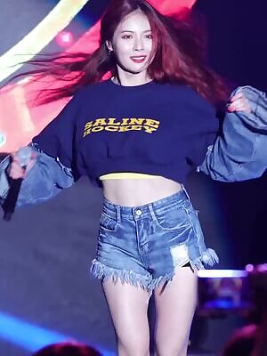 171025 현아 HYUNA - WARDROBE MALFUNCTION