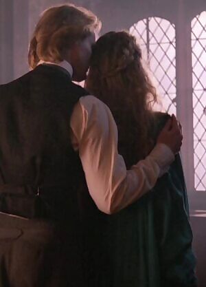 Elizabeth Hurley - Aria