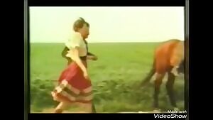 How to mount a horse