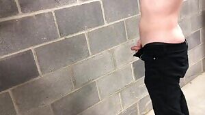 Pissing on the wall/floor 💦😋