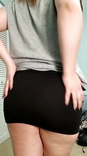 tight skirt 😏