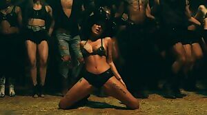 Can't decide if I'm more obsessed with Halsey's tits or her ass