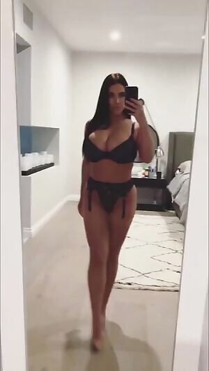 The Curvy Queen