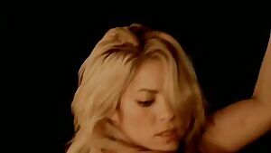 Shakira - shaking her ass