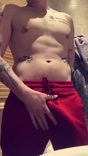 I know grey sweatpants are popular, how about red?