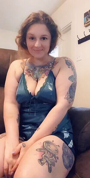 DROPBOXS 3 Dropboxs are girl/girl. SNAPCHAT. GFE. Also doing request!