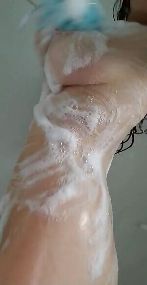 Come join me in the shower 😈