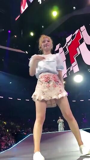 Twice - Dahyun, Momo, Nayeon & Jihyo