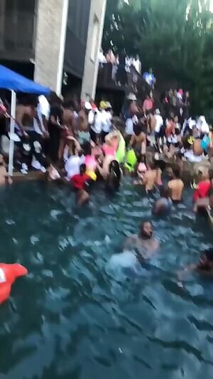 pool party