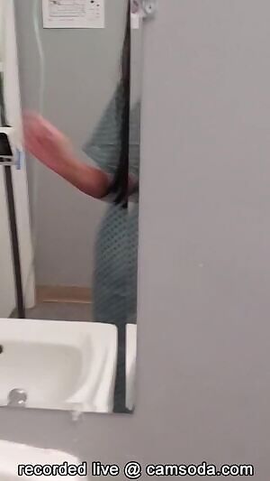 Sneaky girl jililng in her hospital room