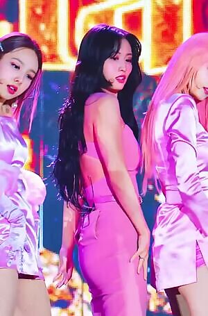 TWICE - Momo