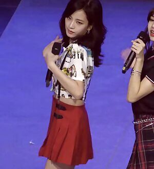 BlackPink - Jisoo: Too Big For Her Buttons