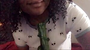 Boobs & bongs on this ine 420 🤙🏾