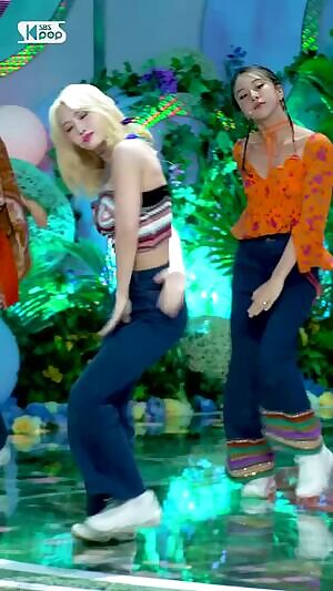 TWICE - Momo