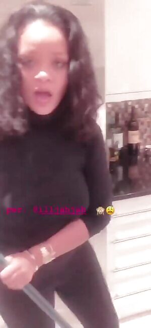 Rihanna's Juicy fat titties