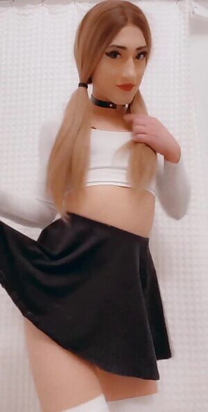 feeling flirty in my little skirty 😋😇