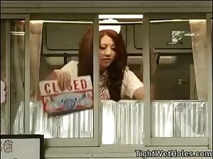 Can somebody help me ID this gif