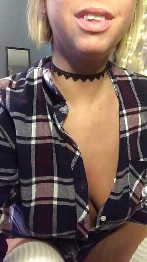 Enjoying my stockings during this cold weather! ❄️☃️🌨💨🌬