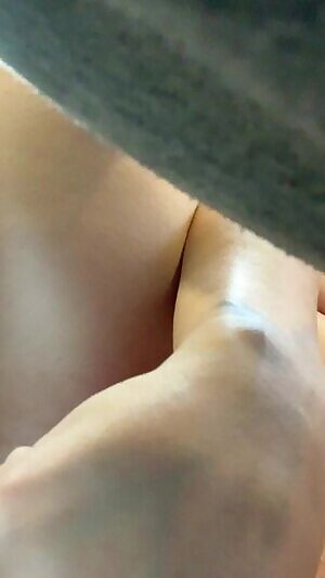 Raise your hand if you like a tight creamy pussy! 🙋🏻‍♀️