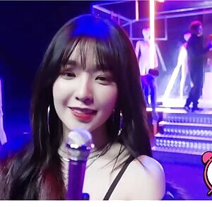 Red Velvet - Irene looking at you for 30 seconds
