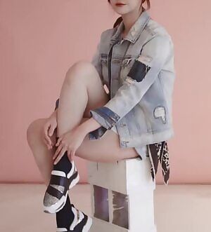 Oh Yeon Seo Thighs