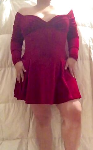 I didn’t have a Valentine this year, but I didn’t want my dress to go to waste 🥰🌹🍓