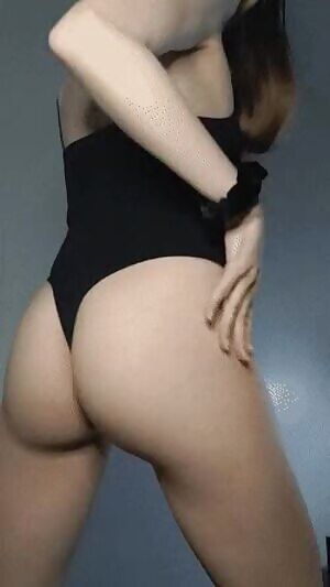 Happy Friday! 😜 Cum celebrate with a fully nude video • & watch me talk about your cock while I play with my pink little pussy 💌 Or grab a spot on my daily fanclub, only 4 spots left! •s & •s with audio 🍒