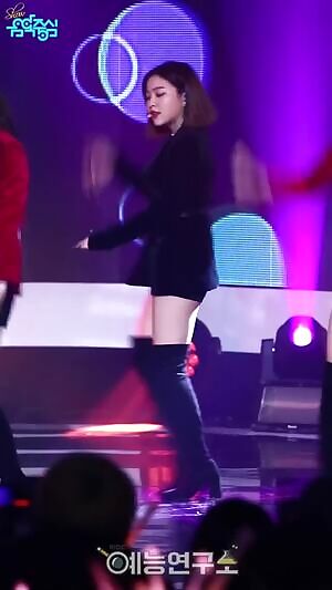 RED VELVET Yeri Peek-A-Boo