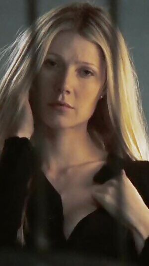 Gwyneth Paltrow pulling out her tit