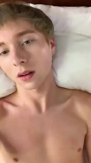 19 yo dude cums on his chest