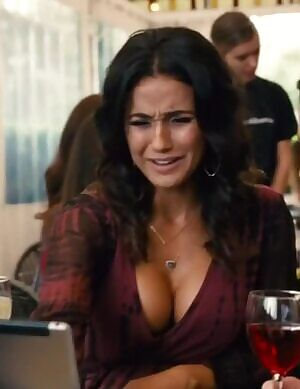 Emmanuelle Chriqui in Entourage
