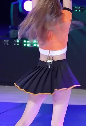 AOA - Hyejeong: Dongdong can Bend