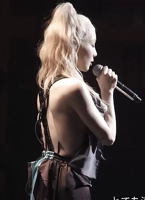 SNSD - Taeyeon's nude back