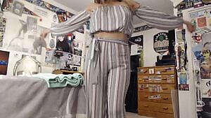 taaadaa~~ got a new outit.. all I wanna do is get out of it😜