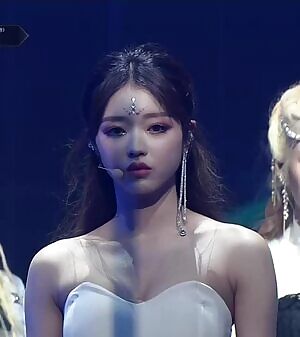 Oh My Girl - Yooa & Hyojung