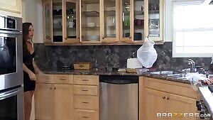 Abigail Mac - My room mate is annoying, gotta bang her